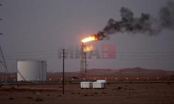 Sulmet ndaj objekteve energjetike në Arabinë Saudite kanë ulur kapacitetin e prodhimit të naftës me rreth 600.000 fuçi në ditë