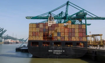 Нафтена дамка го ограничи бродскиот сообраќај во пристаништето Антверпен