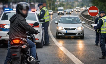 MPB: Privohen nga liria 10 shoferë për drejtim të pakujdesshëm të automjetit, prej tyre katër kanë vozitur pa patentë shoferi dhe nën ndikimin e alkoolit, një në drejtim të kundërt dhe një me ndalim aktiv