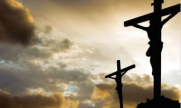 „Земјата се затресе и карпите се разделија“: Научни докази за земјотресот што се случил кога Исус го предал својот дух