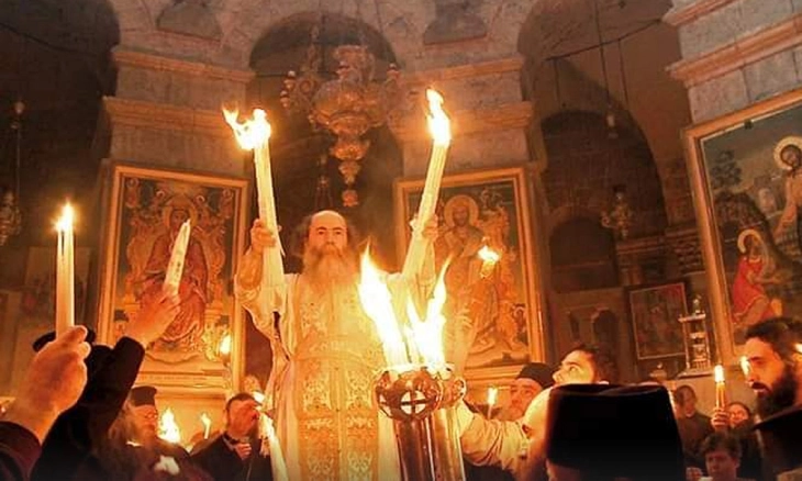 Благодатниот оган и на оваа Велика сабота се појави во Светиот гроб во Ерусалим