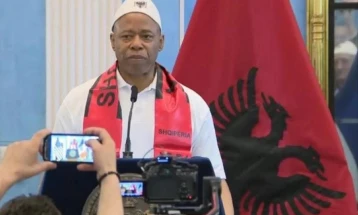 Поранешниот градоначалник на Њујорк, Ерик Адамс доби албански државјанство