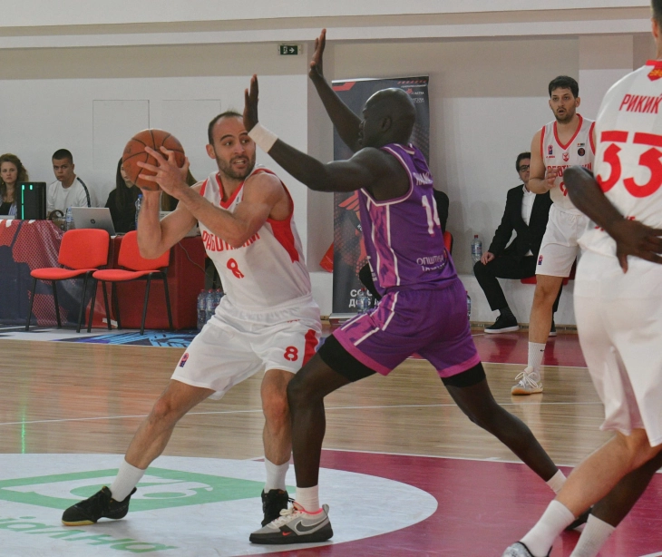 Работнички го совлада директниот конкурент Феникс 2010