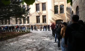 Излезноста на изборите во Унгарија до 11 часот речиси 38 отсто