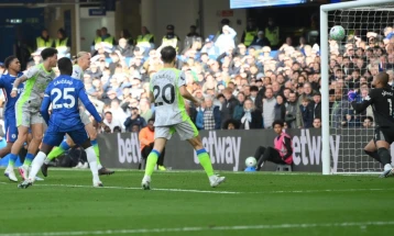 Манчестер Сити ја намали предноста на Арсенал