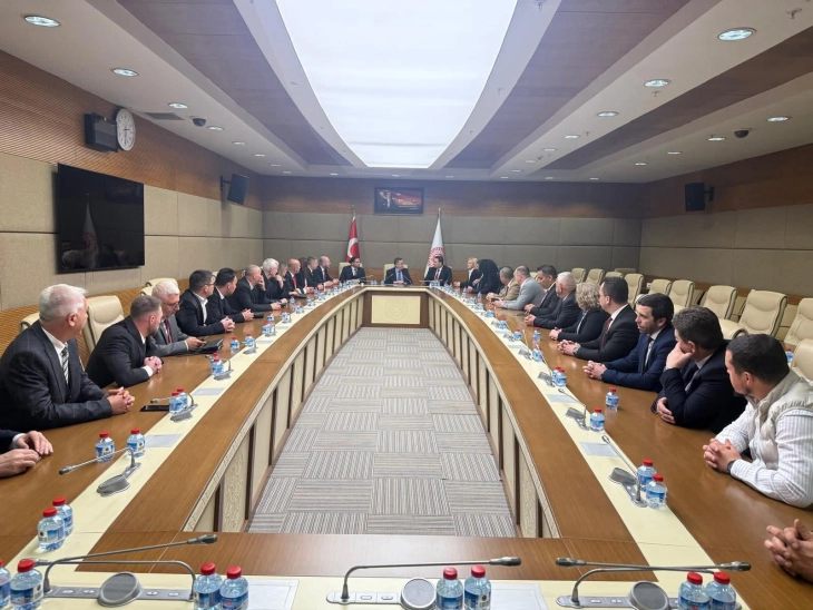 Делегација на Партијата за движење на Турците, предводена од претседателот Ибрахим имаше средби во рамки на тим-билдинг активности во Анкара