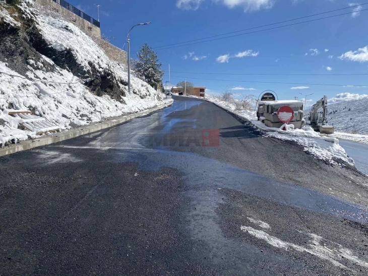 Утрово најстудено на Попова Шапка, попладне и во текот на ноќта локални врнежи од дожд.