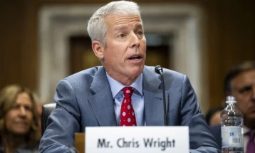 Американскиот министер за енергетика проценува можен продолжен раст на цените на нафтата