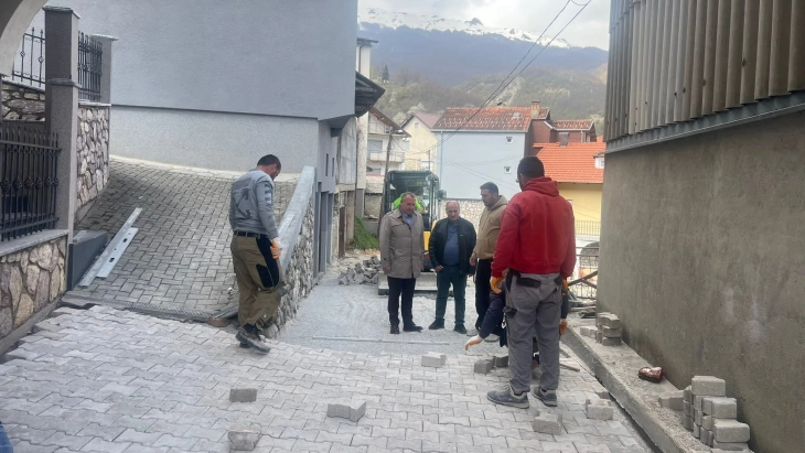 Се уредува една од главните улици во село Велебрдо, Општина Маврово и Ростуше