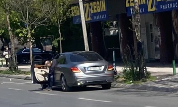 Манасиевски до Жерновски: Во чија сопственост е ултра модерниот мерцедес кој го возиш?