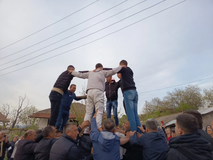 Во демиркаписко Прждево со традиционален обичај испратен Велигден 