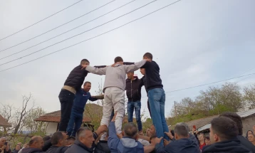 Во демиркаписко Прждево со традиционален обичај испратен Велигден 