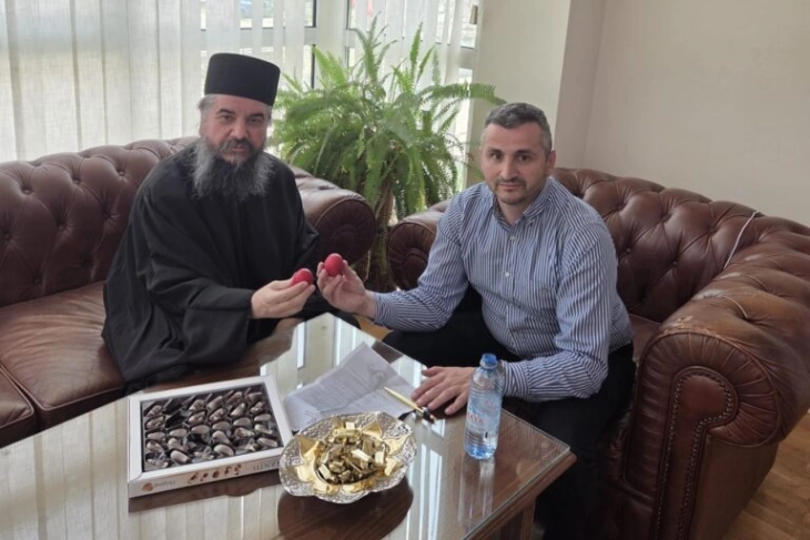 Празнична велигденска средба на градоначалникот Меља и архимандрит Доситеј 