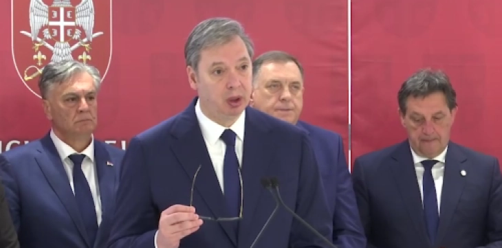 Вучиќ најавува изработка и усвојување стратегија за роботизација во Војската на Србија