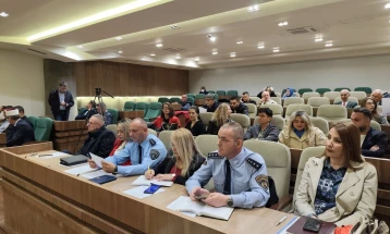 Гостивар: Семејното насилство и  бездомните кучиња, тема на Локалниот совет за превенција