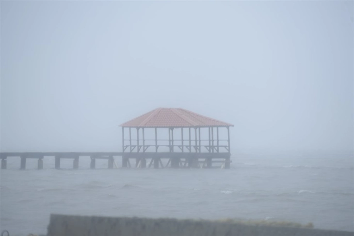 Најмалку 16 загинати во катастрофалните поплави во Хаити и Доминиканската Република