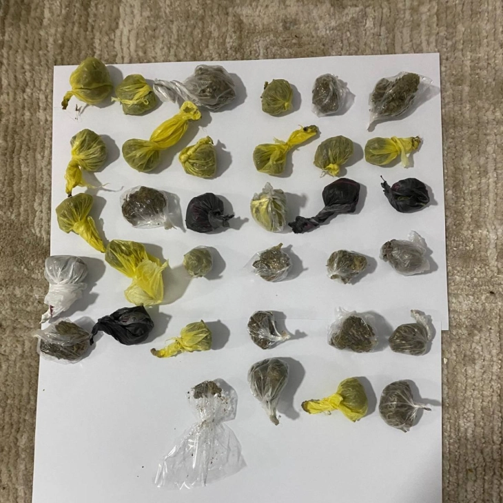 Претрес во Тетово, пронајдена дрога, лишено од слобода едно лице