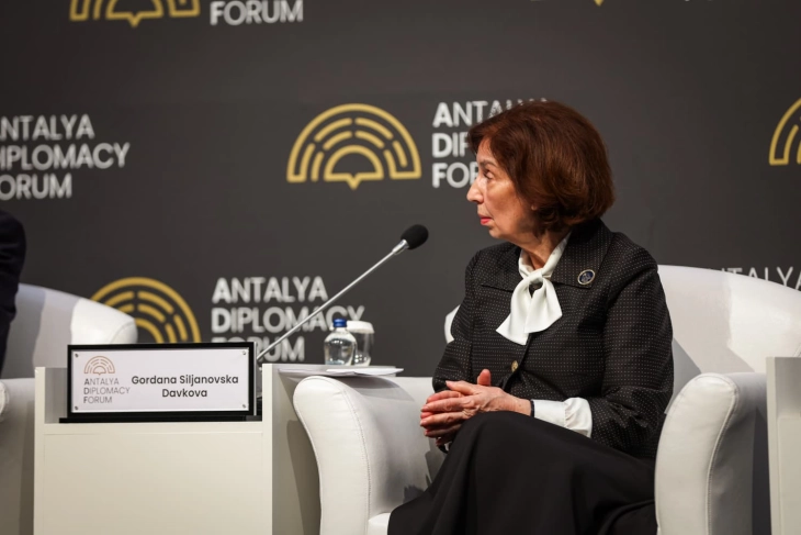 Сиљановска-Давкова на Дипломатскиот форум во Анталија: Потребна е превентивна наместо реактивна дипломатија