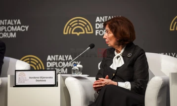 Siljanovska-Davkova në forumin diplomatik të Antalias: Nevojitet diplomaci parandaluese në vend të asaj reaktive