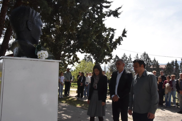 Награди за најуспешните ученици во СОУ „Гошо Викентиев“ – одбележан патронен празник