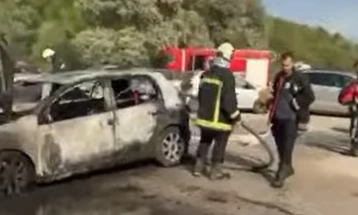 Interior Ministry: One injured in fire near Skopje’s Kale fortress involving vehicles and dry grass