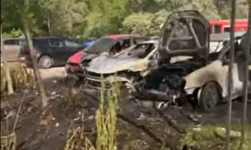 Брза реакција на професионален војник спречи ширење на пожарот на скопското Кале (видео)