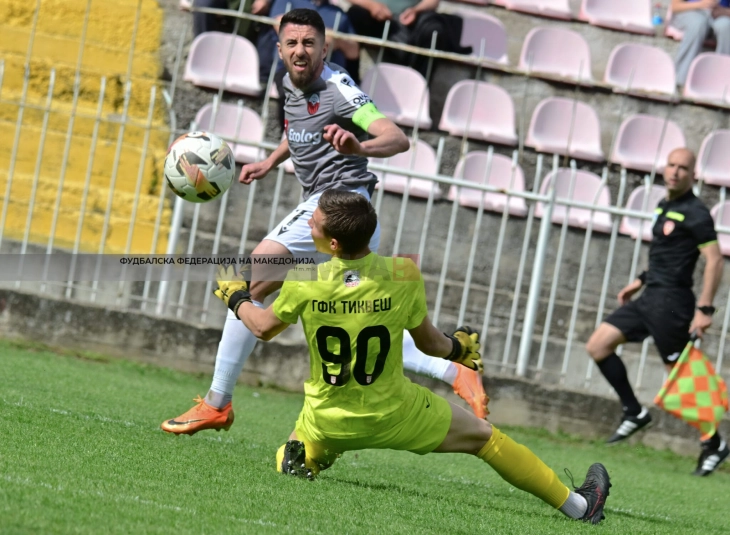 Shkëndija shpërthen në pozicionin e udhëheqësit