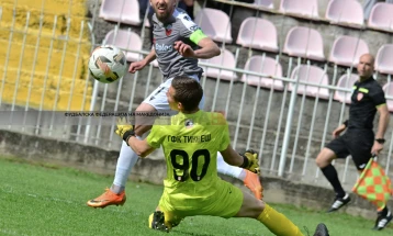 Shkëndija shpërthen në pozicionin e udhëheqësit