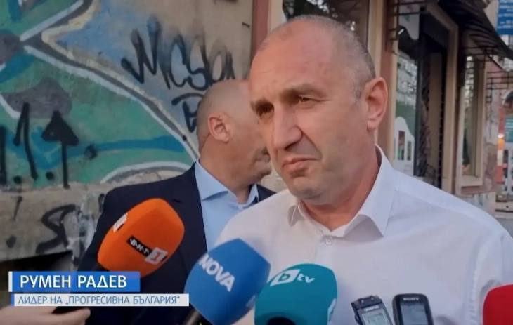 МИА на изборите во Бугарија - Радев има 45% и 134 мандати?: „Ова е победа на надежта над недовербата, на слободата над стравот“