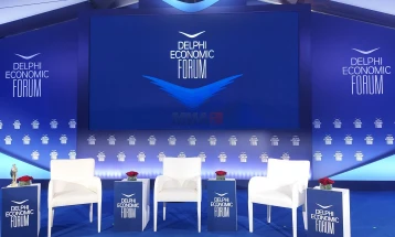 Министерката Божиновска и заменик-министерот Димитровски на Делфи-економскиот форум во Грција