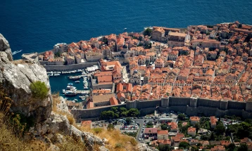 Нови стандарди за странските работници во Хрватска: Најмалку 14 квадрати по лице и ограничување на наемнината