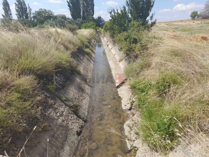 Се чисти левиот магистрален канал за системот за наводнување Калиманци, вода ќе стаса и до карбинското село Аргулица