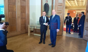 Принцот Алберт Втори од Монако одликуван со Медалот на Општина Атина