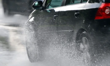 Traffic: Wet roads, no border delays