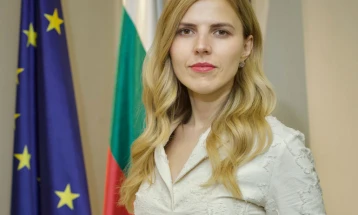 Петрова-Чамова: Бугарија е против некои санкции на ЕУ кон Русија